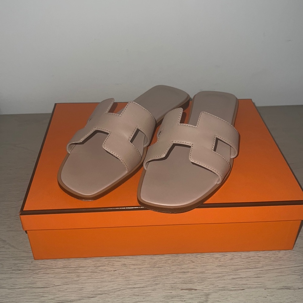 HERMÈS Oran Sandals - Beige